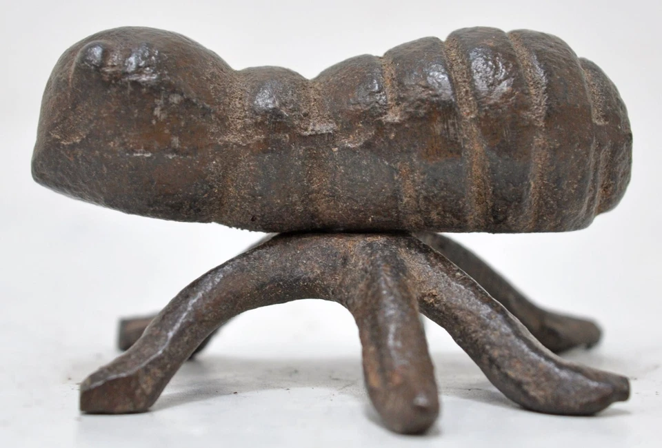 Estatuilla de insecto hormiga pequeña de hierro de colección original antigua grabada a mano Foto 4 de 4