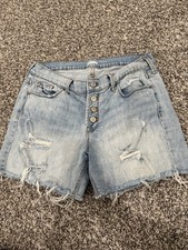 Old Navy Women  s Boyfriend Light Wash Distressed Jeans Shorts size 8