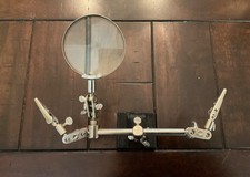 MAGNIFYING GLASS WITH MULTIPLE WAY ADJUSTABLE STAND NICE