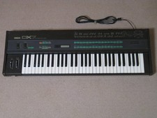 YAMAHA DX7 61-Key FM Digital Synthesizer w/ Bonus 210K+ Sound Data CD Tested
