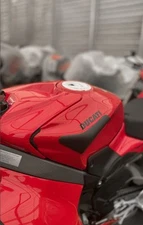 2025 Carbon Fiber Tank Sliders For Ducati Panigale / Streetfighter V4 / V4S