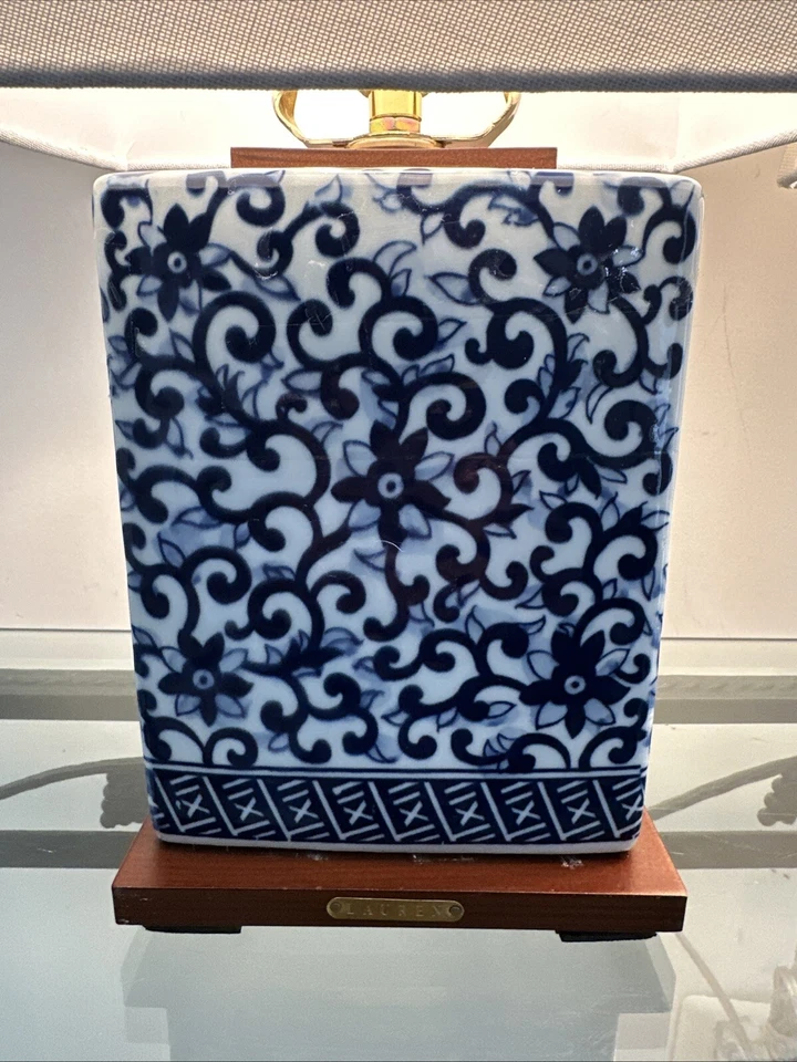 RALPH LAUREN TABLE LAMPS PORCELAIN BLUE FLORAL LOTUS PAIR SET OF 2 - Image 3 of 4