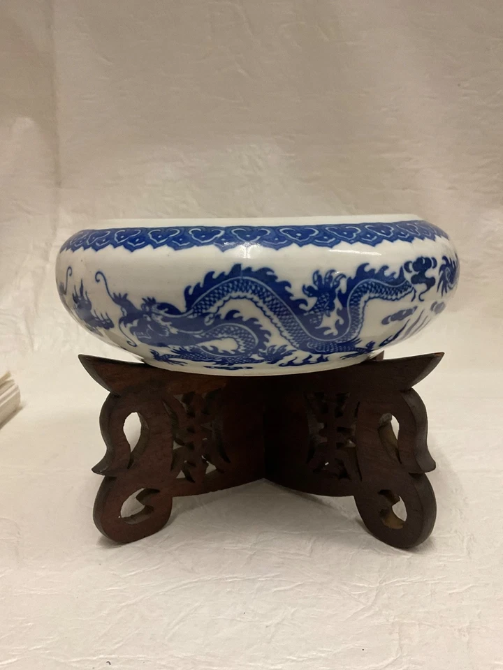 Lavadora de cepillo china vintage de porcelana azul y blanca Foto 2 de 4