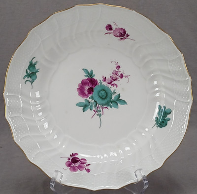 Meissen Hand Painted Puce & Green Floral 9 5/8 Inch Plate C.1763-1774 B