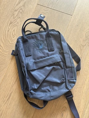 Fjällräven Kanken Mini Rucksack Dunkelblauer Tagesrucksack Freizeitrucksack - Bild 1 von 4
