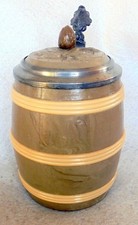 ALT Humpen Bierkrug V&B Mettlach Figurenkrug Eil Deckel um 1900 Krug Sammelkrüge