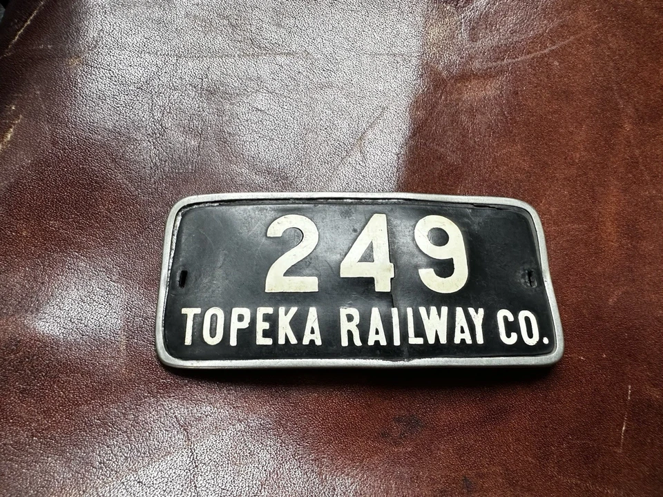 Topeka Railway Co. Placa/insignia de número de coche (de colección obsoleta) Foto 2 de 3
