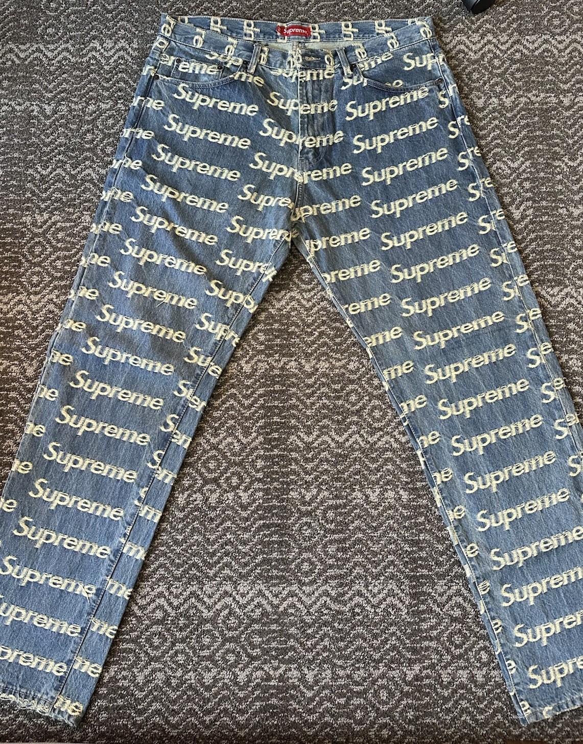 36 Supreme 21ss Frayed logo regular jean blue
