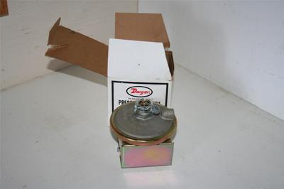 #ad quot; New Dwyer 1823 Series 1800 Pressure Switch $19.50