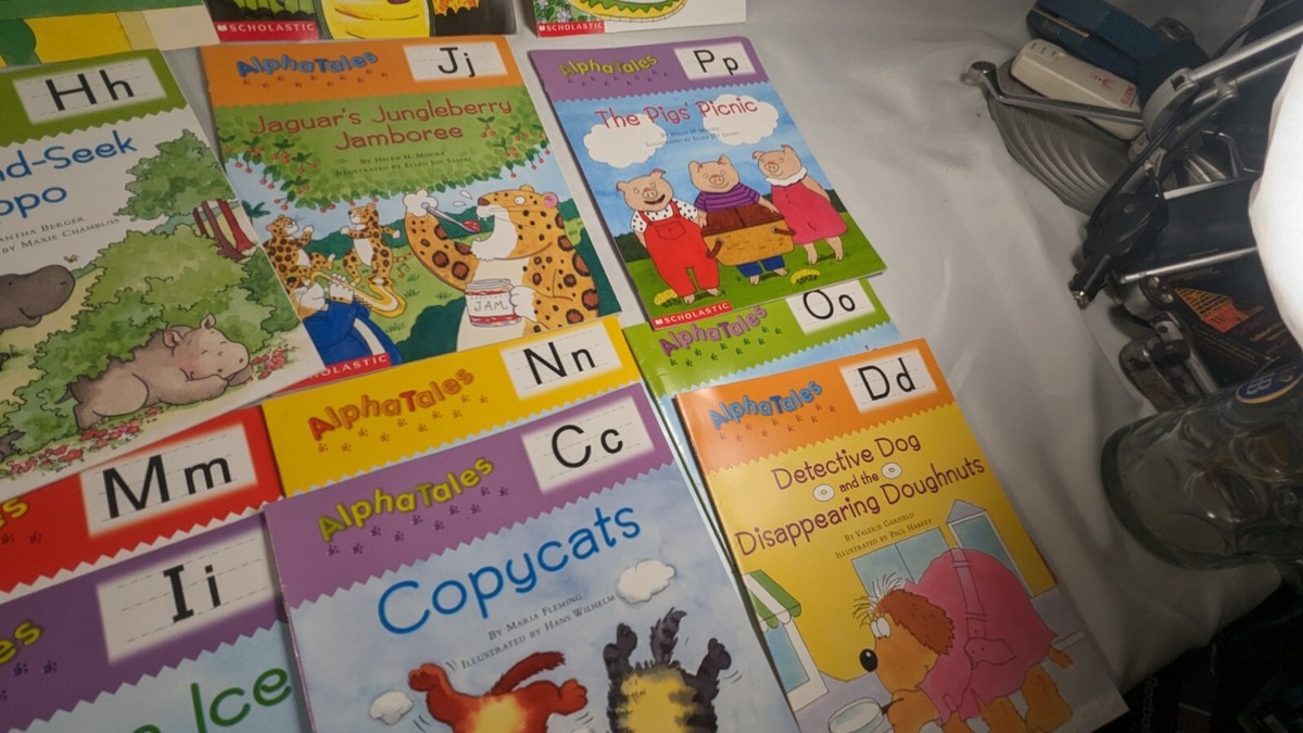 【新品未使用】 AlphaTales アルファベット学習セット AlphaTales Box Set | Scholastic Education
