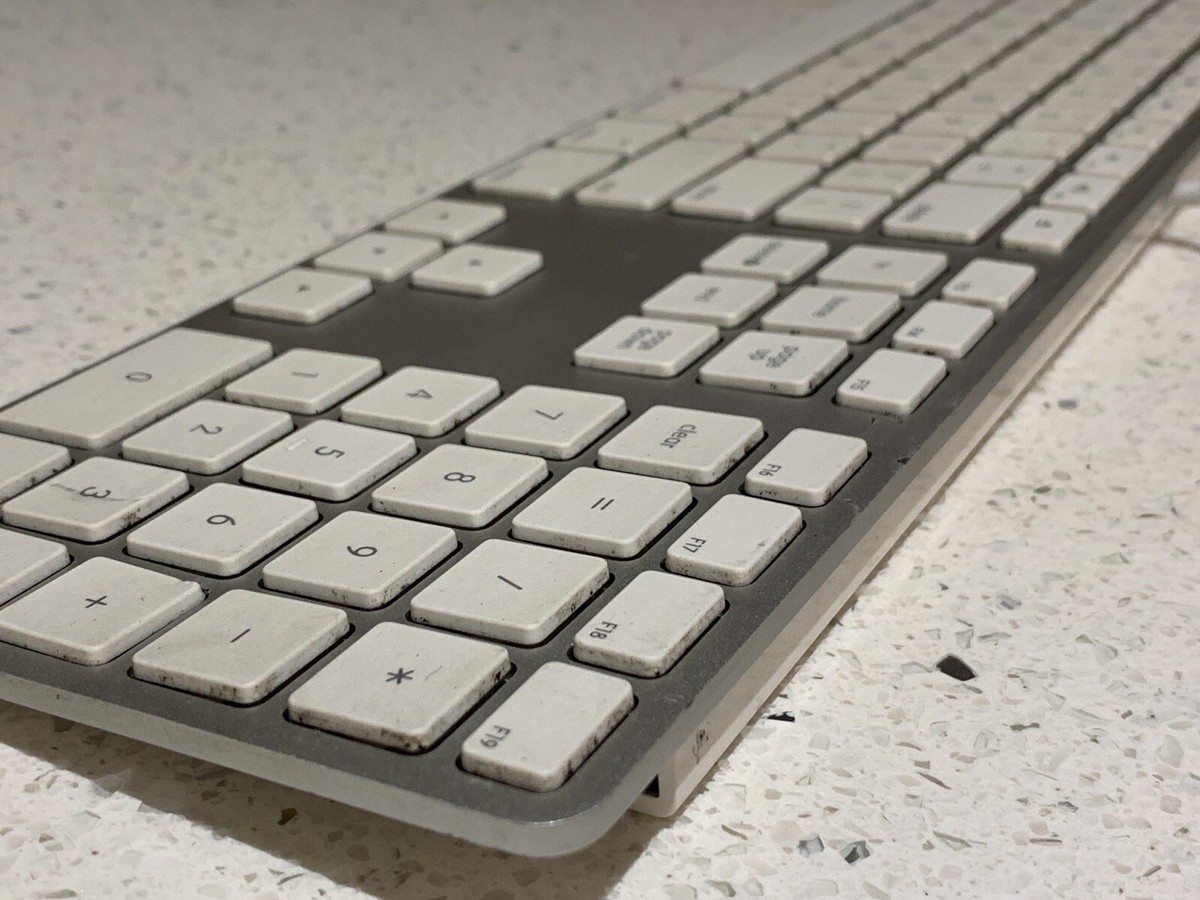 Apple - comria Apple A1243 Wired USB Silver Aluminum Keyboard w. Numeric