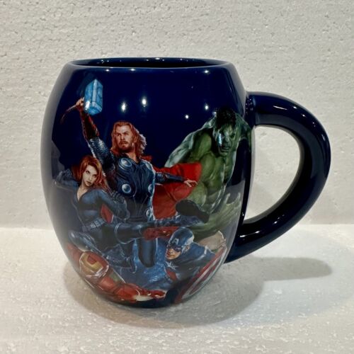 Oversized Barrel Style Mug Of The Avengers On It’s Front Surface. Perfect Cond - Foto 1 di 7