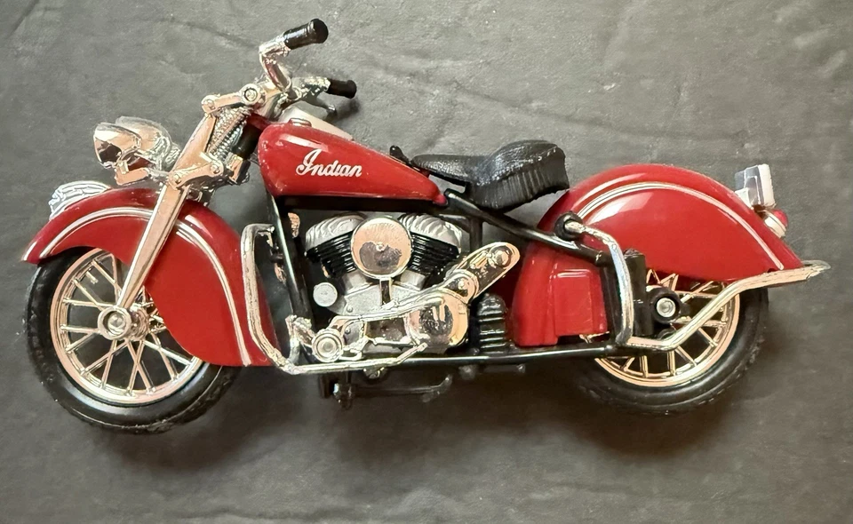 Vintage Maisto 1948 Indian Chief Motorcycle 1:18 Diecast Red - Limited Edition - Image 2 of 4