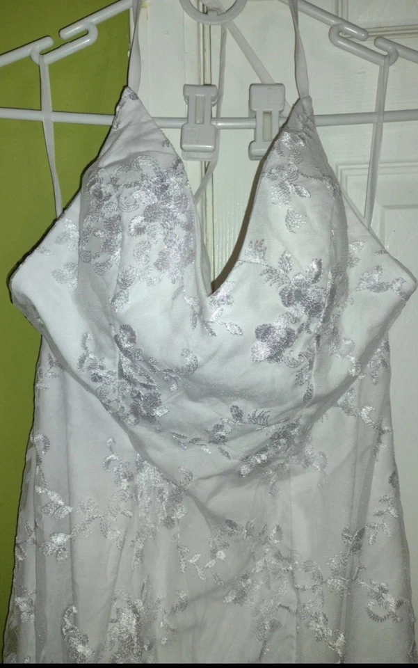 Wedding Dress SIZE 12 excellent Condition - Image 3 of 4