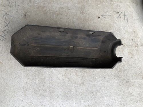 Mercedes W124 280TE Abdeckung Kraftstoffpumpe 1244780237