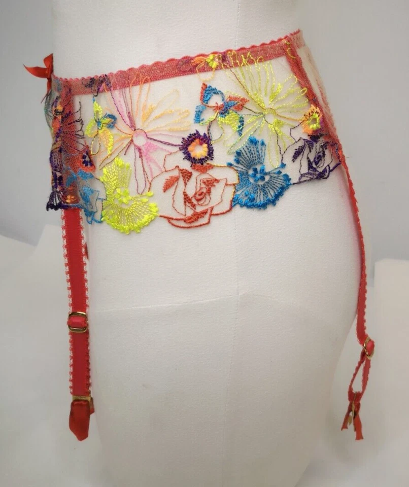 Cinturón o liguero floral Agent Provocateur rojo Zuri con múltiples tirantes talla AP 2 Foto 3 de 4