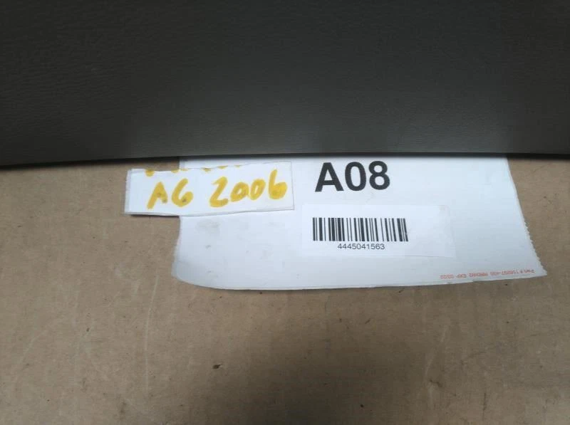 Audi A6 3.2 Quattro 2006 cubierta de tapa de guantera con cable de liberación OEM+ Foto 2 de 4