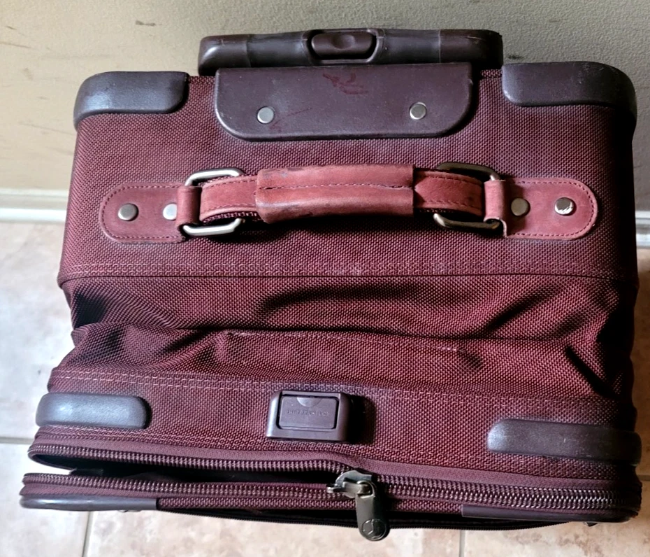 Briggs & Riley travelware 23” rolling Carry-On Upright suitcase BURGUNDY - Image 4 of 4