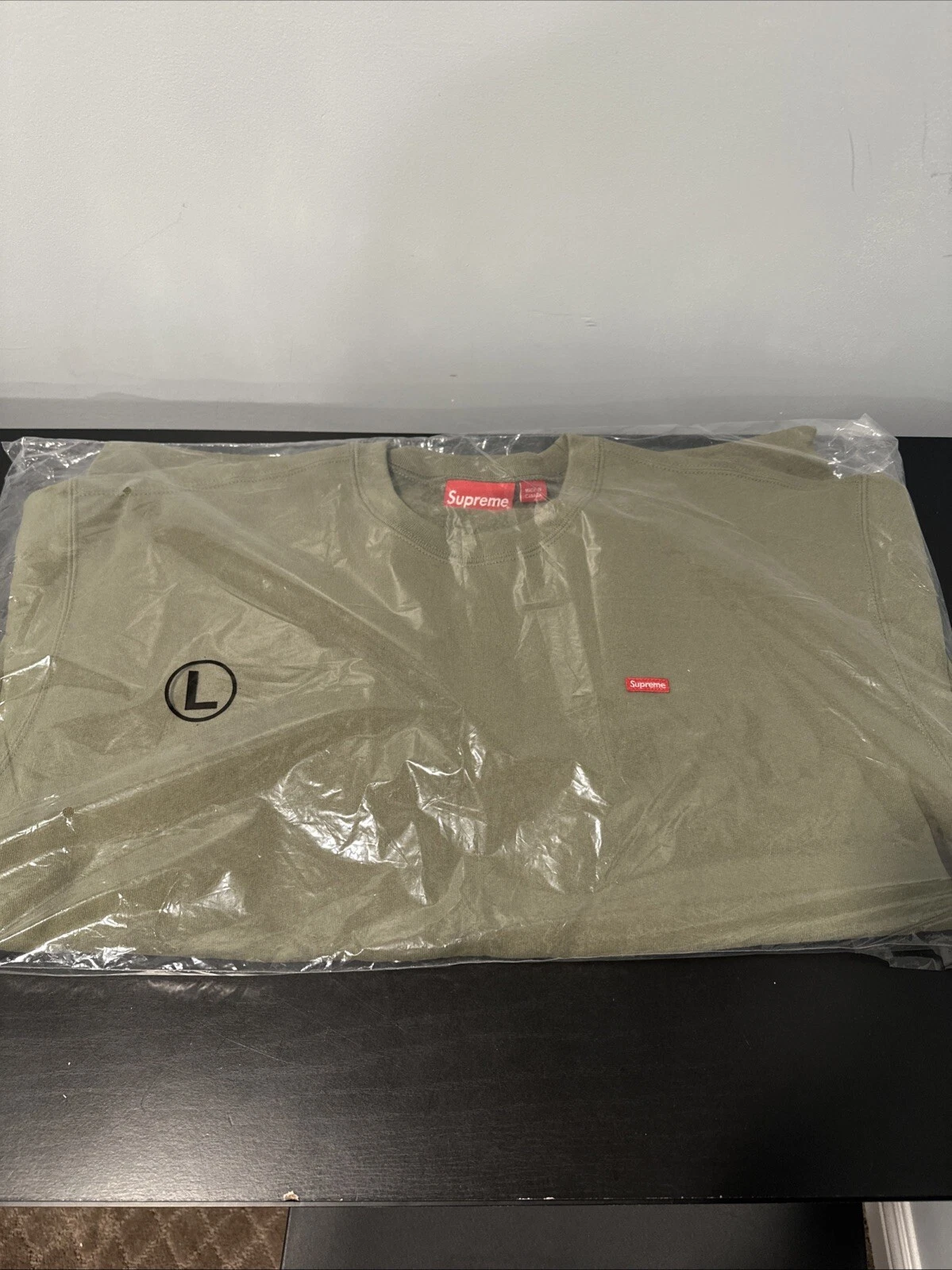 Supreme Col Rond Petite Boîte Logo Automne Hiver 22 Olive Clair, Large FW22