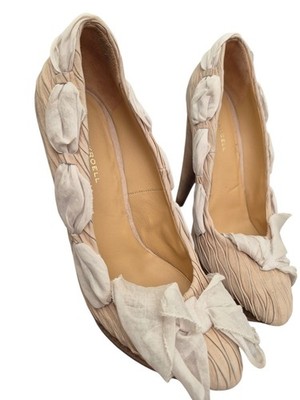 Devi Kroell Beige White Fabric Pleated Bow Pump Closed Toe Slip On Women