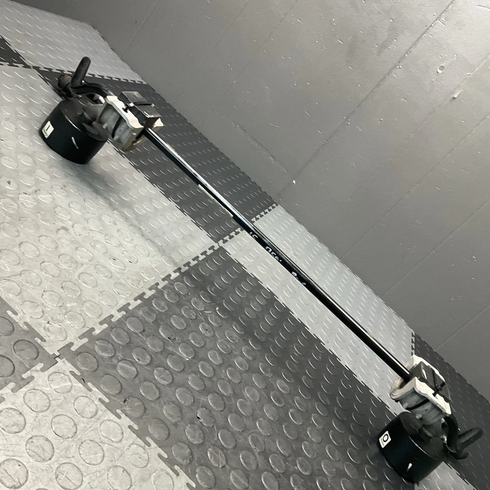 Barra estabilizadora trasera BMW 750i 2009-2015 OEM Foto 3 de 4