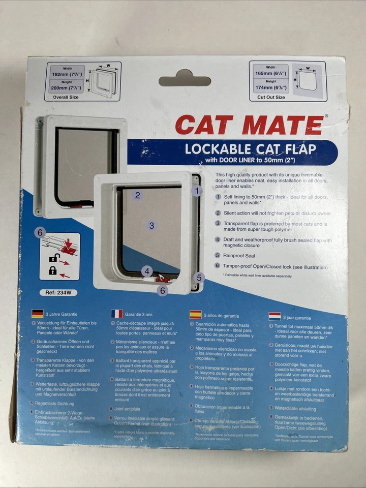 Aleta para gato con cerradura Cat Mate con revestimiento de puerta, blanca 7 5/8 x 7 5/8 #234W Foto 4 de 4