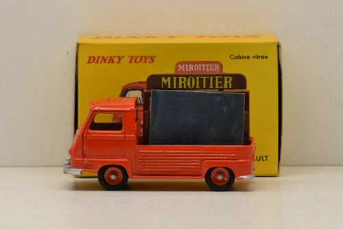Voitures, camions et fourgons miniatures rouges Dinky
