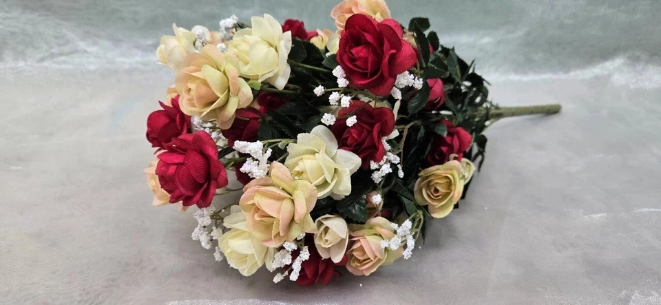 Ramo Floral Rojo y Blanco - Ramo de Dama de honor de boda - Decorativo Foto 2 de 4