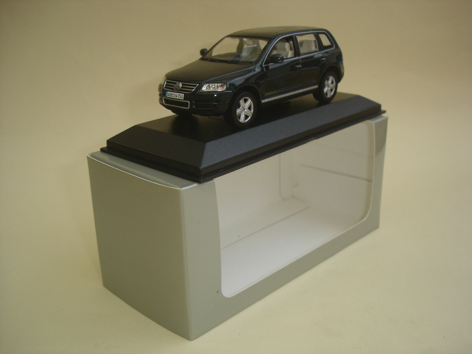 Volkswagen Touareg 1/43 Minichamps cadeau idéal pour passionné