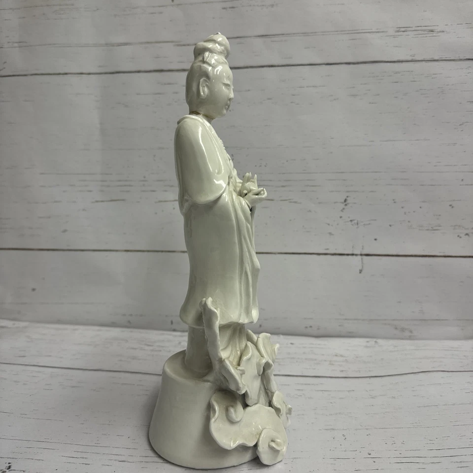 Figura antigua china de porcelana blanca Foto 4 de 4