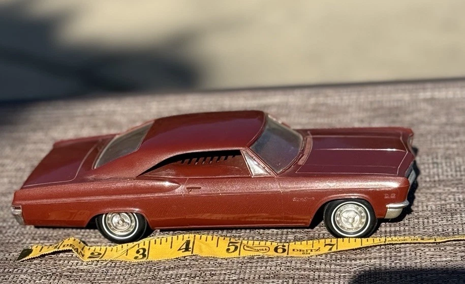 1966 雪佛兰 Impala SS 电池供电无线电车 – 栗色 – 复古通用促销  — 第 3/4 张图片