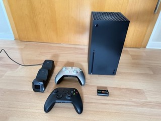 Microsoft Xbox Series X 1TB 8 Spiele 2 Controller
