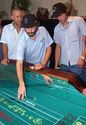 Michael Rosenbaum Danny Masterson and Ashton Kutcher 2002 Old Photo 1