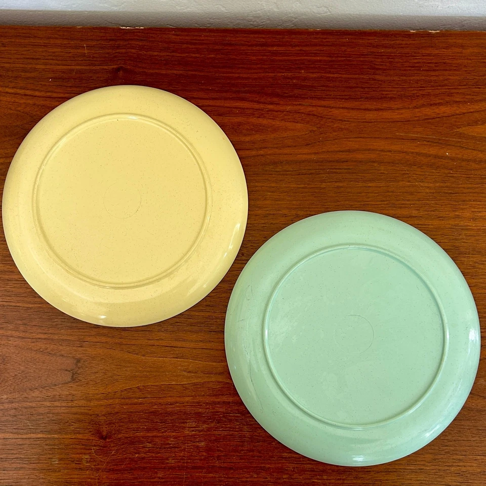 Set of 2 Vintage Melamine Plates Pastel Yellow Green Modern Round MCM Dinner  - Image 2 of 3