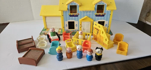 Fisher Price LITTLE PEOPLE 952 Yellow Play Family HOUSE With Accessories Vtg