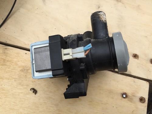 Ablauf-Laugenpumpe  Plaset .Cod. 51848.Für diverse  Waschmaschinen .GUT-