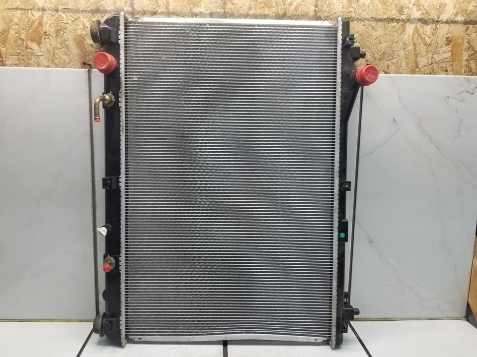 Suzuki Grand Vitara 2011 radiador AT 2,4 L Foto 4 de 4