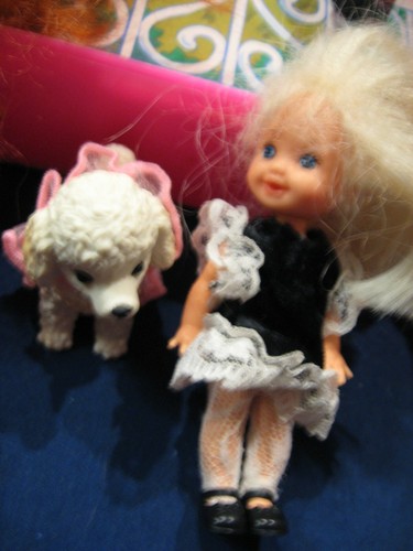 Vntge 1995 Barbie Deluxe Trunk and 8 Dolls and Lots Clothes and Accessories Vgd! - Picture 4 of 12