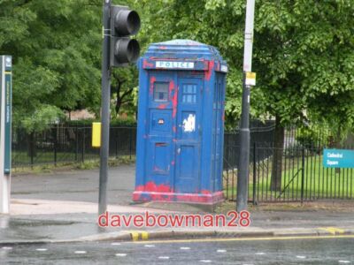 FOTO GLASGOW POLIZEI BOX KATHEDRALE QUADRAT GLASGOW IST EINE STADT WO DIE TARDIS