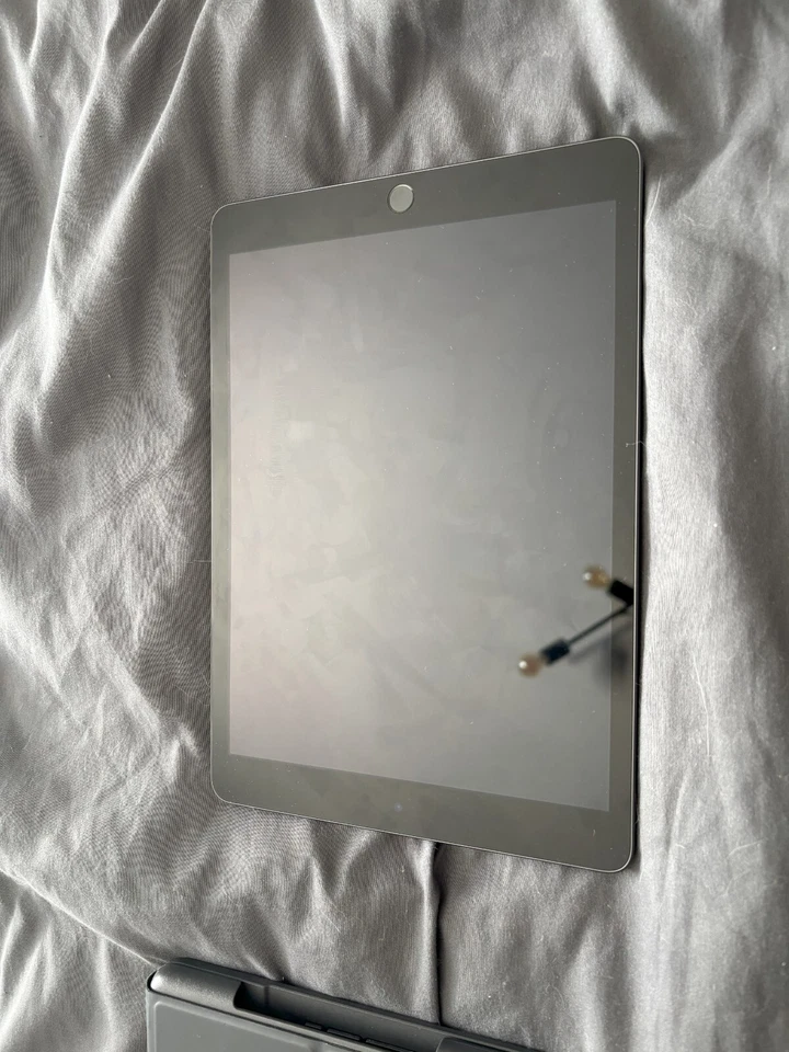 Apple iPad (10th generation) · 64GB · Wi-Fi, Foto 2 von 4