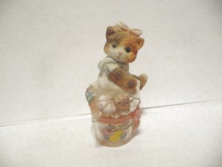 THIMBLE H/P B PORCELAIN ENESCO '94 PRISCILLA HILLMAN'S CALICO KITTENS "BUTTINS"