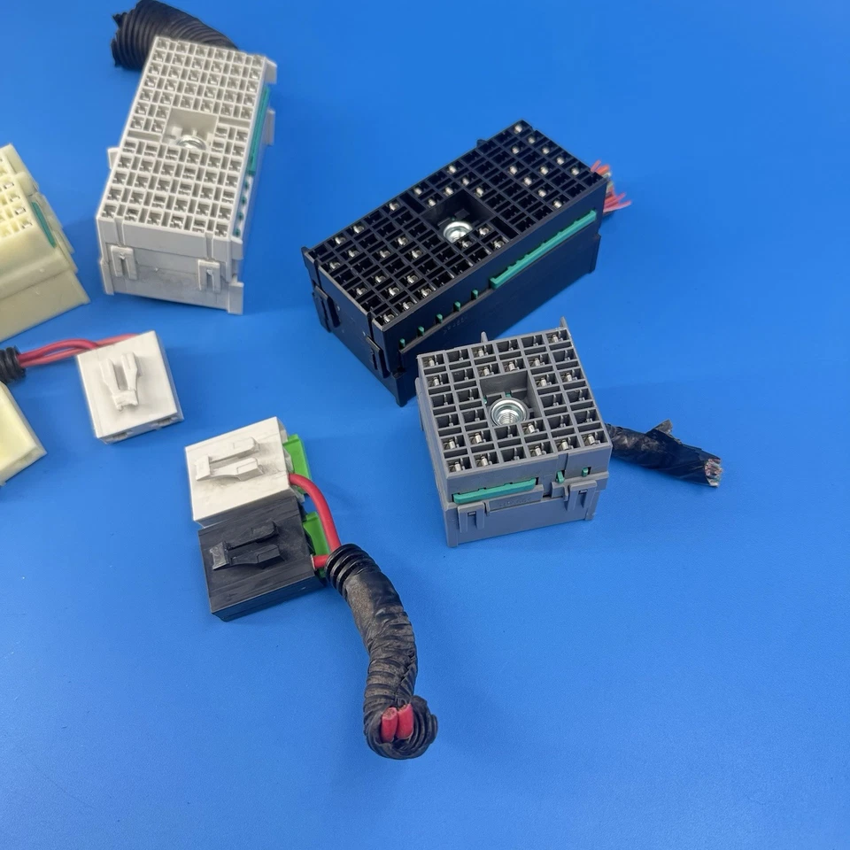 GMC Envoy Chevy Trailblazer 2006 5,3 L 6,0 L caja de fusibles 15141599 arnés de cable enchufes Foto 4 de 4