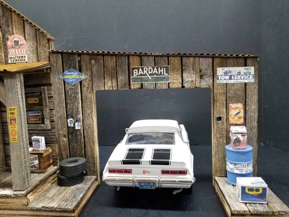 FULL SERVICE GARAGE, WEATHERED, HAND CRAFTED, DIORAMA DISPLAY, NEW, 1:18 SCALE - Image 2 of 4