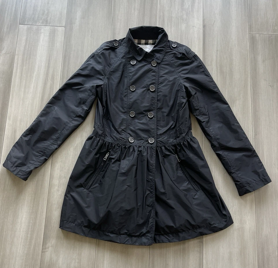 Children’s Mujer’s BURBERRY Negro Nylon Estilo Peplum Chaqueta de Lluvia $650 Foto 2 de 4