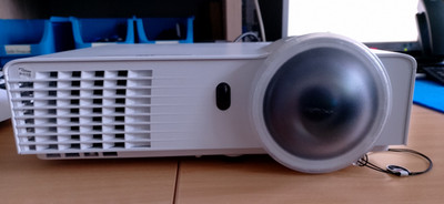 Optoma WD18 8QZ DLP  kurzdistanz Beamer Projektor   gebraucht   funktioniert