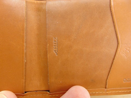 Portafoglio uomo vintage NUOVO Amity CALIFORNIA SELLA TAN pelle bifold nuovo senza etichette - Foto 2 di 6