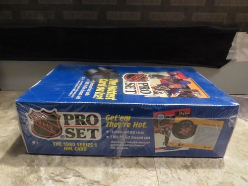 1990-91 PRO SET HOCKEY FACTORY SEALED BOX (224 ROOKIES & 140 HALL OF FAMERS) - Picture 3 of 4