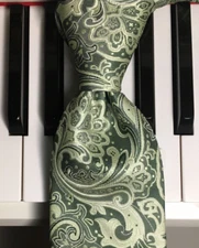 BERGAMO - NEW YORK / Fresh Shades of Green Exotic Floral Fantasty Poly Tie