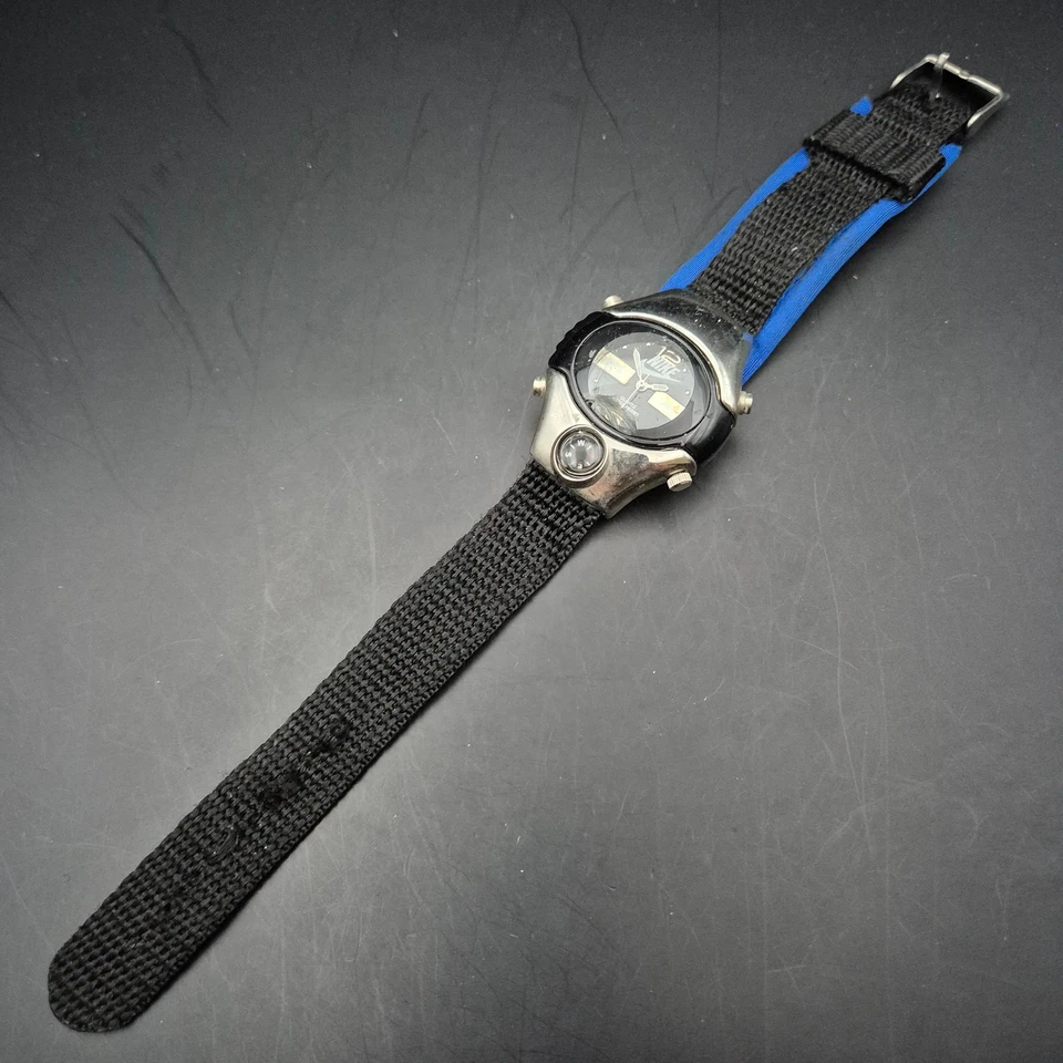 Vintage NIKE Ana-Digi Sportuhr mit Kompass | Quartz Water Resist - Bild 2 von 4