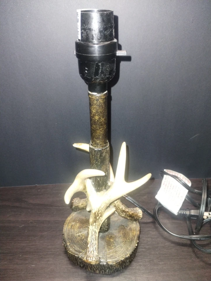 Акцентная лампа Mossy Oak Rustic из оленьих рогов темно-коричневая основа пня дерева. - Изображение 3 из 4